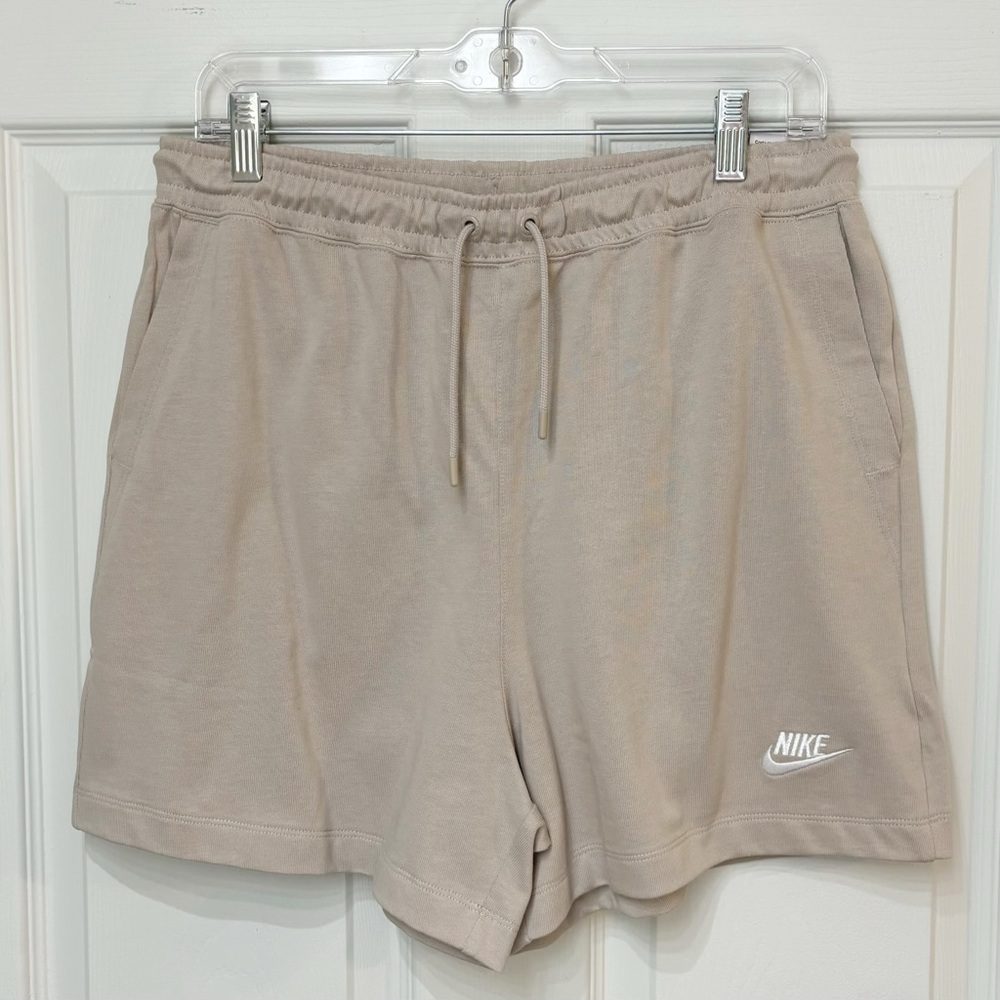 NWOT Nike women’s jersey shorts Medium